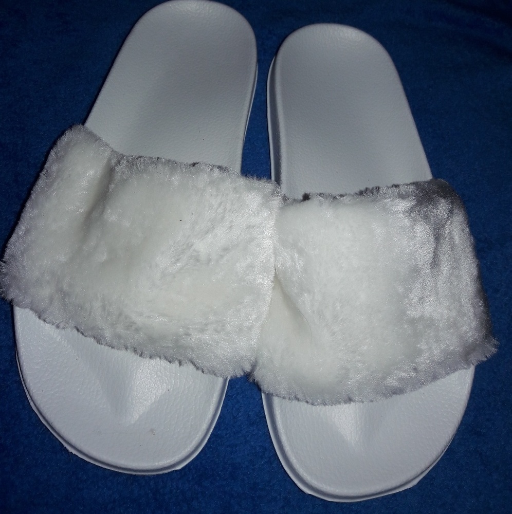 Snow white fuzzy slides size 8